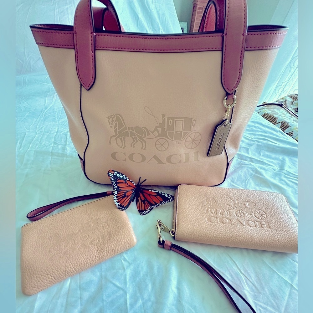 Coach Pink and Blush Tote Bag with large and small zipper wallets! Brand New!